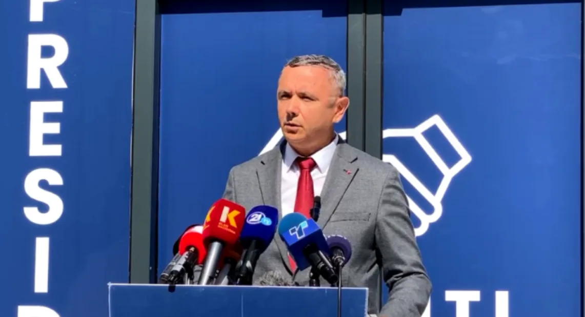 Rexhepi  KSHZ  VMRO  LSDM dhe VLEN po tentojnë t i marrin Frontit dy deputetë  me qëllim të mos jetë forca e dytë në shtet