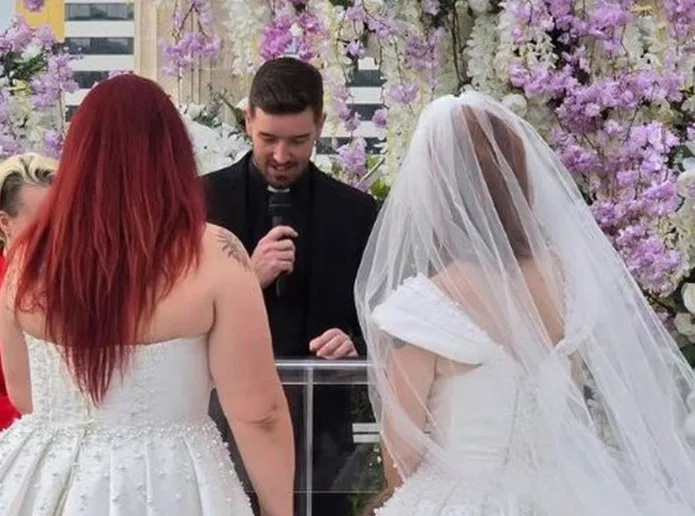 Kisha Katolike dënon martesën në tarracën e Bashkisë së Tiranës mes dy vajzave  E papranueshme